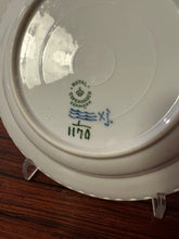 Load image into Gallery viewer, Musselmalet djup tallrik Arnold Krog Royal Copenhagen 19,5cm
