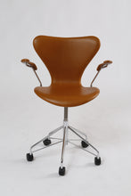 Ladda upp bild till gallerivisning, Arne Jacobsen 7:an kontorsstolar
