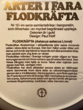 Load image into Gallery viewer, Mattallrik Arter i fara Flodkräfta Paul Hoff Gustavsberg 24,5cm
