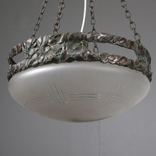 Ladda upp bild till gallerivisning, Jugendtaklampa i brons från Böhlmarks, 1910-tal. 80cm hög och diam. 42,5cm An art nouveau ceiling light in bronze. Made by Böhlmarks around 1910. H: 80cm/31,5″ and diam. 42,5cm/16,7″
