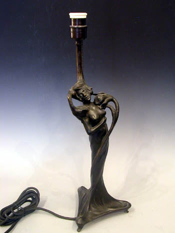 Bronze table lamp. H: 51cm/20