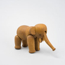 Ladda upp bild till gallerivisning, Elefant i trä av Kay Bojesen Kay Bojesen wooden elephant.
