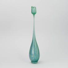 Ladda upp bild till gallerivisning, Vas, Colora av Vicke Lindstrand för Kosta. 34cm hög. Signerad Colora Lindstrand Kosta. Vase Colora by Vicke Lindstrand for Kosta. H: 34cm/13,4″. Signed Colora Lindstrand Kosta.
