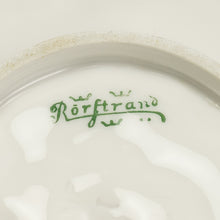 Ladda upp bild till gallerivisning, Skål från Rörstrand i form av vallmoblomma, ca 1910. Underglasyrteknik. Diam. 14cm. Art Nouveau Rörstrand bowl in the shape of a poppy flower. Diam. 14cm/5,5″
