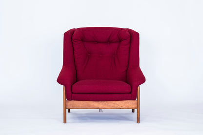 Fåtölj och fotpall Profil av Folke Ohlsson för DUX. Nyklädd! Ställbar lutning på fåtölj och fotpall. H: 90cm, B: 87cm, D: 97cm. Lounge chair and foot stool by Folke Ohlsson for DUX. New fabric! Adjustable angle on chair and stool. H: 90cm/35,4", W: 87cm/34,3", D: 97cm/38,2".