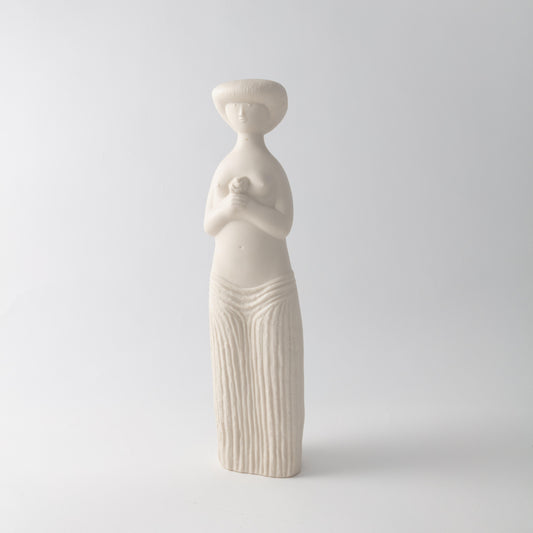 Figurin i parian av Stig Lindberg för Gustavsberg, 1960-tal. Serien heter ”Figurin” och detta är ”Stora Eva”. Höjd 31cm. Stig Lindberg parian figurine "Stora Eva" for Gustavsberg in the ”Figurin” series, 1960’s. H: 31cm/12,2″