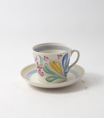 Tekoppar Tropik blå, av Lillemor Mannerheim för Gefle, 1950-tal. Först tillverkningsår 1954. Tea cups “Tropik” by Lillemor Mannerheim for Gefle, 1950's. First year of production 1954.