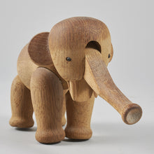 Load image into Gallery viewer, Elefant i trä av Kay Bojesen Kay Bojesen wooden elephant.
