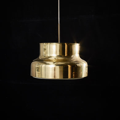 Taklampa Bumling i mässing, av Anders Pehrson för Atelje Lyktan 1968. Diam. 40cm. Ceiling lamp ”Bumling” in brass, by Anders Pehrson for Atelje Lyktan 1968. Diam. 15,7″.