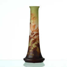 Load image into Gallery viewer, Glasvas av Émile Gallé i överfångsteknik. 47cm hög och signerad Gallé på livet. Art Nouveau overlay glass vase by Émile Gallé. H: 47cm/18,5″
