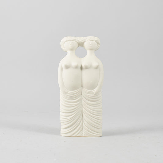 Figurin i parian av Stig Lindberg för Gustavsberg, 1960-tal. Serien heter ”Figurin” och detta är ”Tvillingarna”. Höjd 24cm. Stig Lindberg parian figurine ”The Twins” for Gustavsberg in the ”Figurin” series, 1960’s. H: 24cm/9,4″