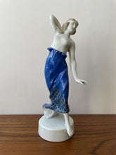 Ladda upp bild till gallerivisning, Rosenthal figurin Kvinna med klänning Berthold Boess
